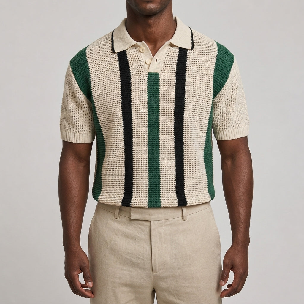 Polo com decote em V e riscas