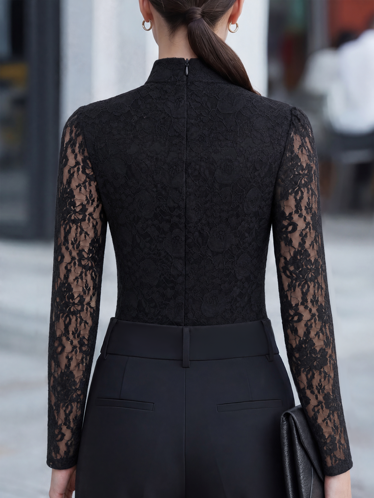 Blusa preta com mangas de renda transparente Zafren