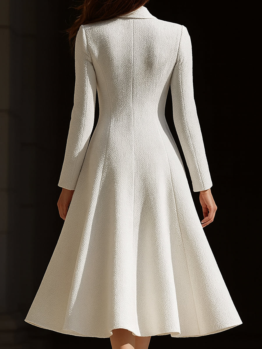 Vestido abrigo marfil de tweed de Zafren con solapas