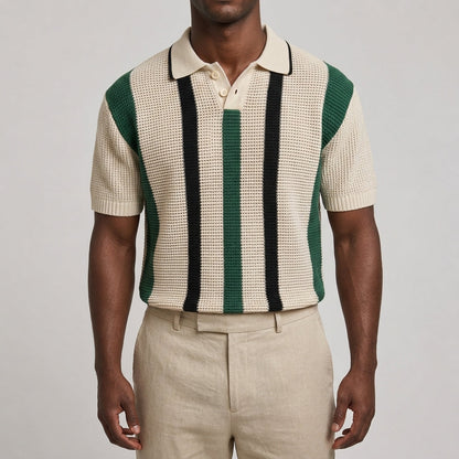 Polo com decote em V e riscas