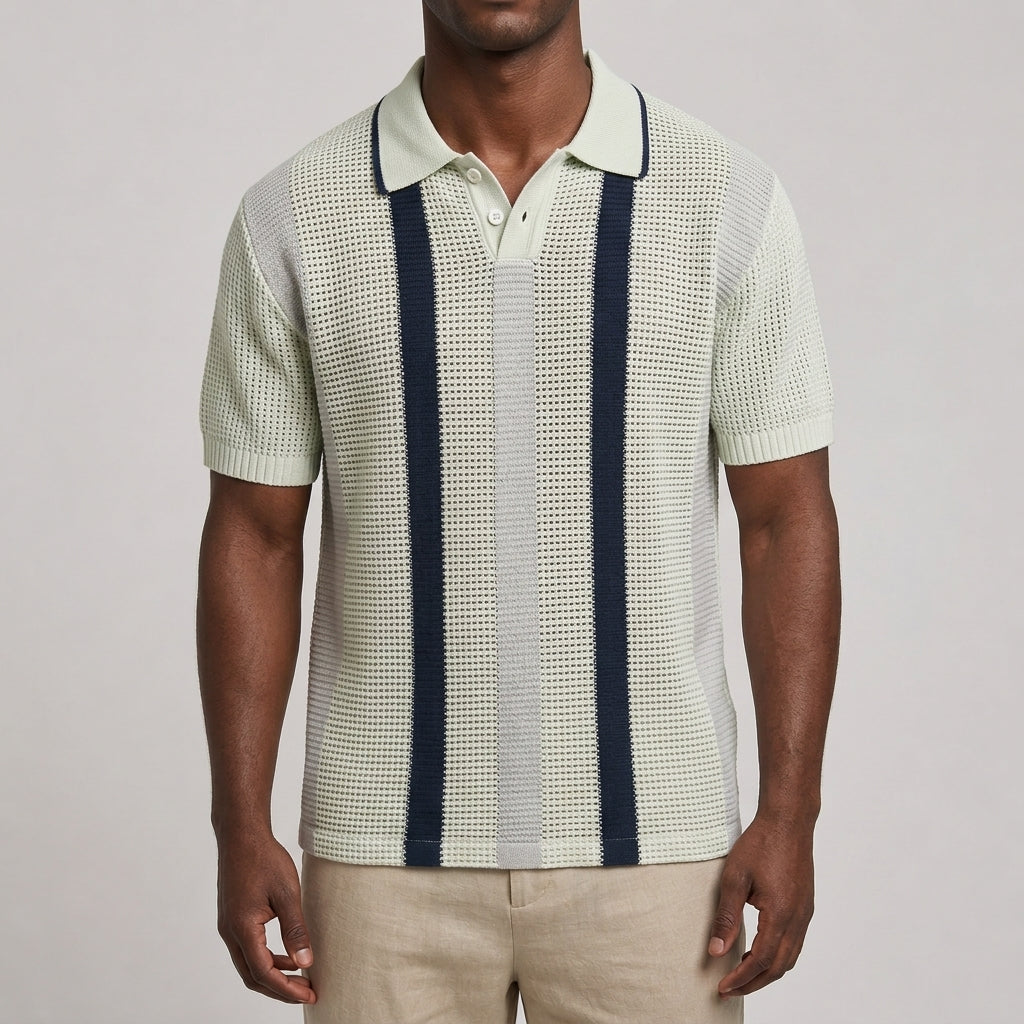 Polo com decote em V e riscas