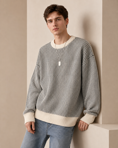Teksturowany sweter z dzianiny w paski z okrągłym dekoltem