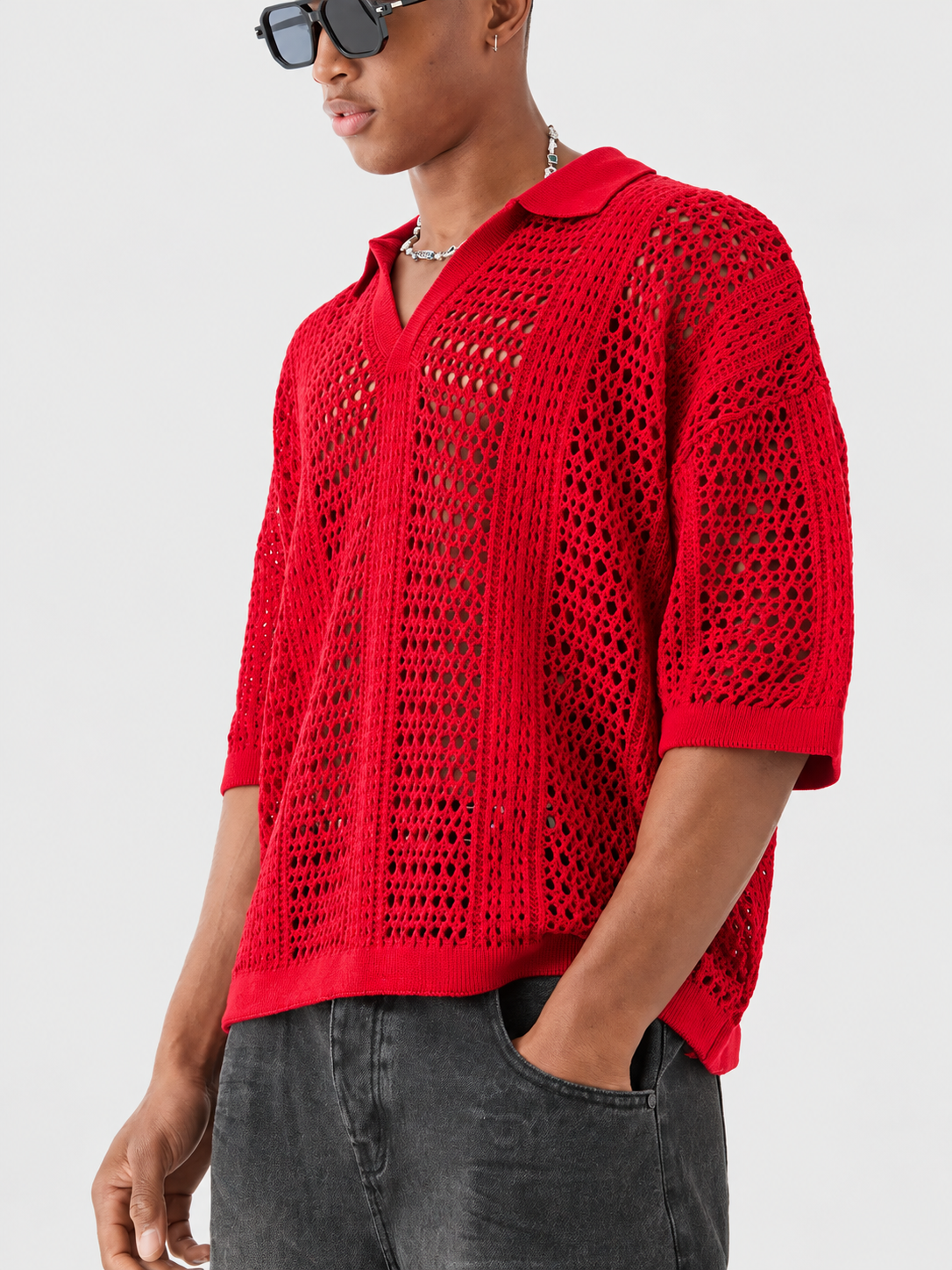 Polo de malha aberta com padrão entrelaçado