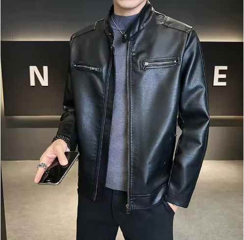 Cappotto in pelle dal taglio slim urbano