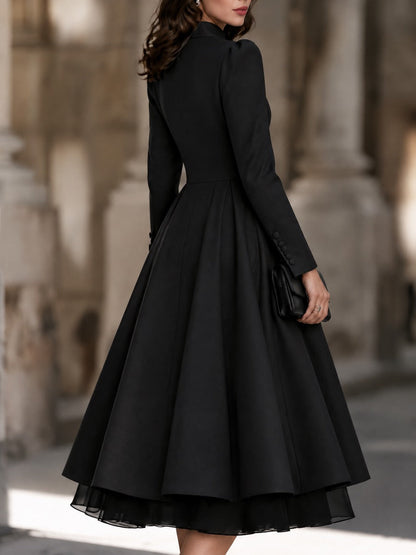 Abito Zafren nero con bottoni sul davanti e orlo in organza