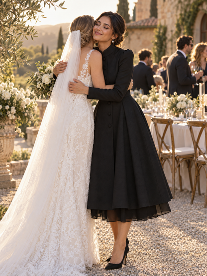 Abito Zafren nero con bottoni sul davanti e orlo in organza