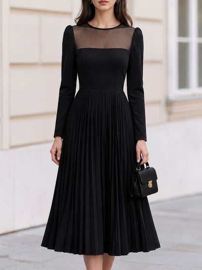 Vestido Zafren preto plissado com pala em tule