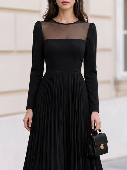 Vestido Zafren preto plissado com pala em tule