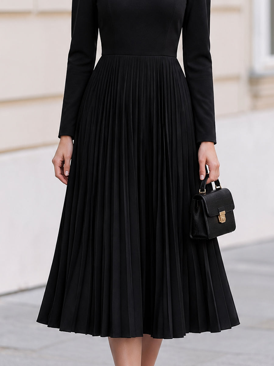 Vestido Zafren preto plissado com pala em tule