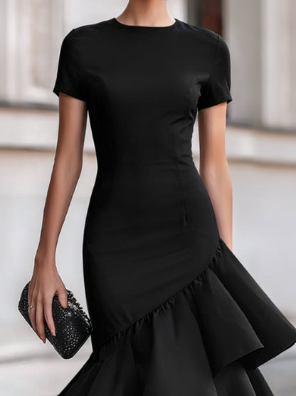 Vestido midi preto com bainha com folhos Zafren