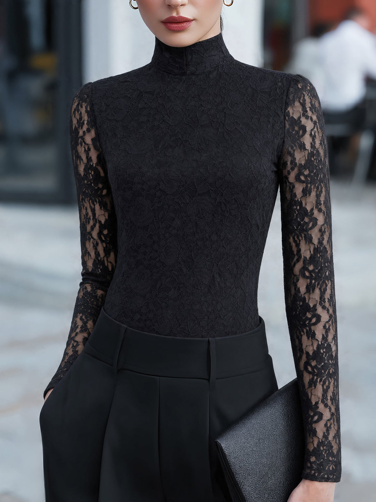 Blusa preta com mangas de renda transparente Zafren