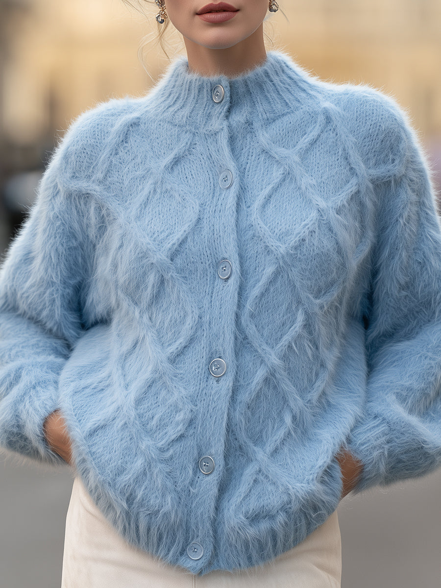 Cardigan Zafren bleu en maille torsadée duveteuse à motif losanges