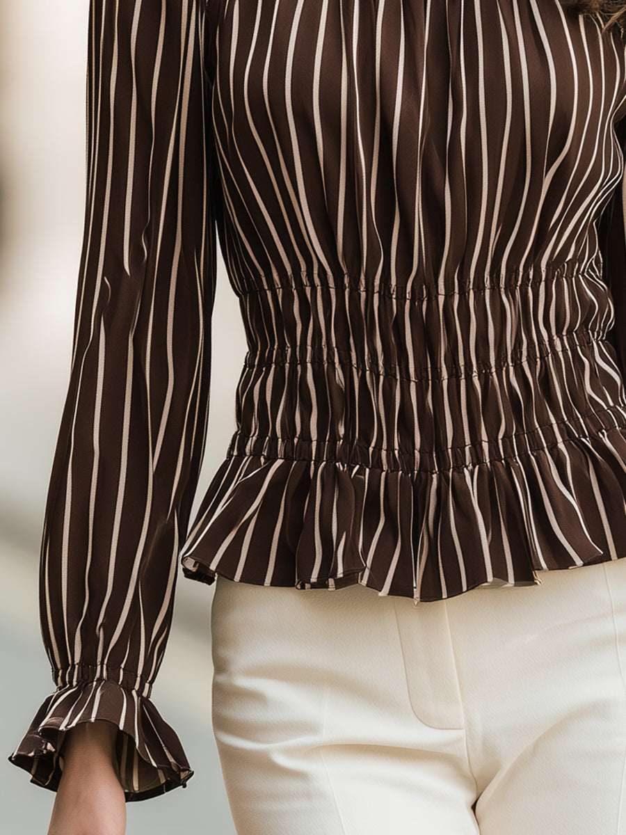 Zafren brunrandig blus med smock och peplum