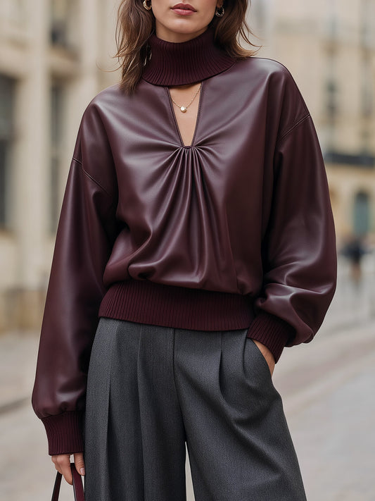 Zafren Bluse aus bordeauxrotem Kunstleder mit Cut-outs