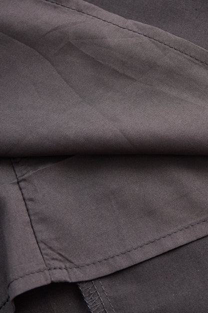 Blusa Zafren com acabamento contrastante e atilhos no pescoço