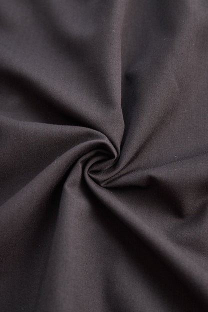 Blusa Zafren com acabamento contrastante e atilhos no pescoço
