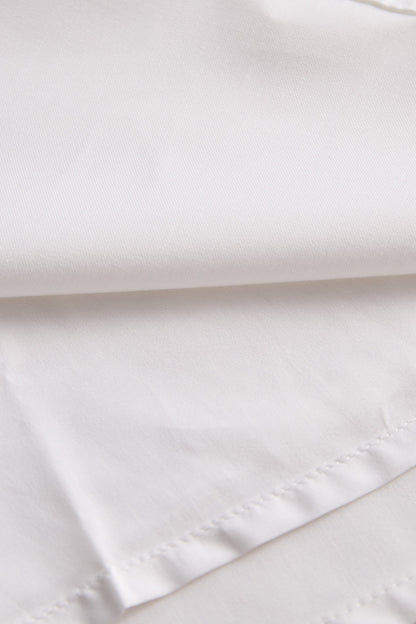 Blusa Zafren com acabamento contrastante e atilhos no pescoço