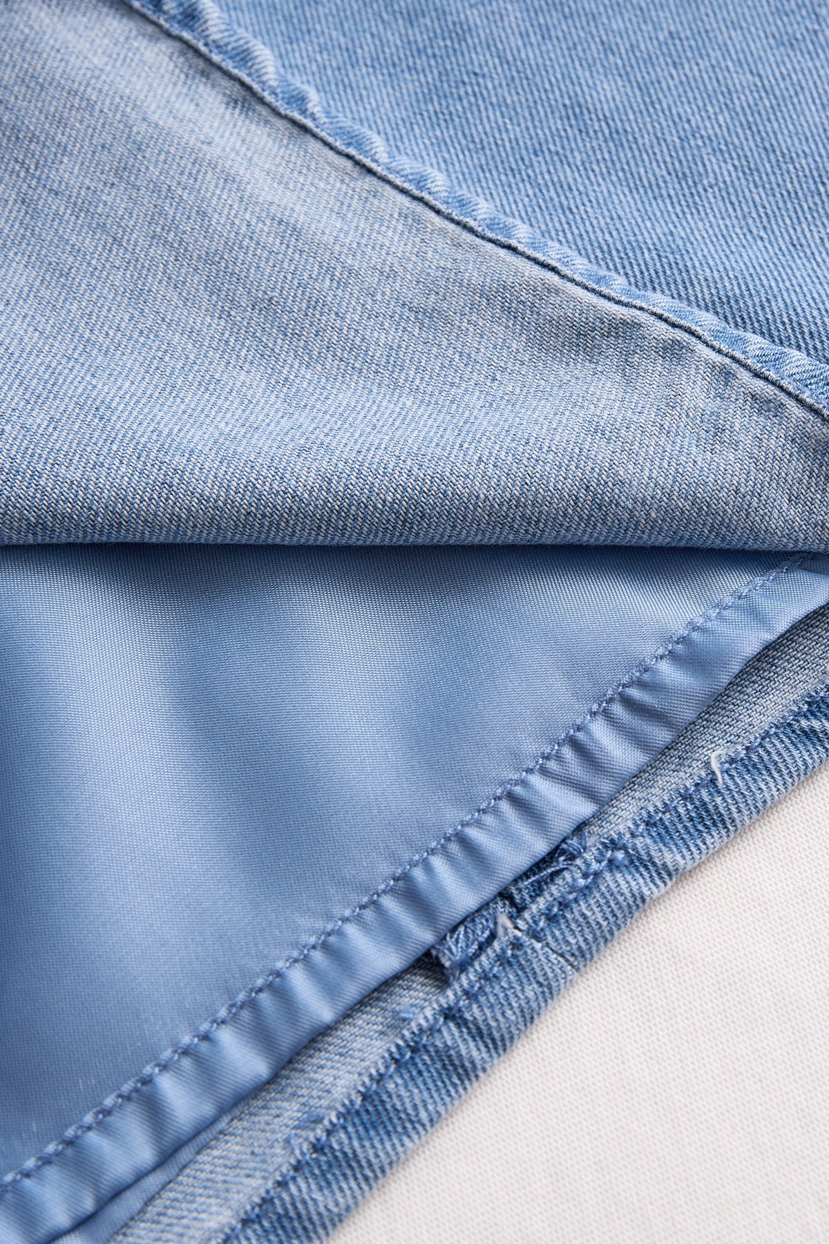 Zafren halterblouse met strikkraag