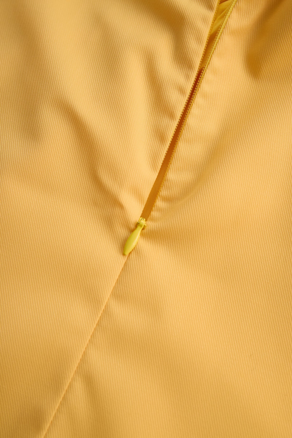 Zafren halterblouse met strikkraag