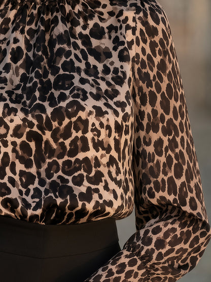 Zafren satängblus med leopardmönster och smock