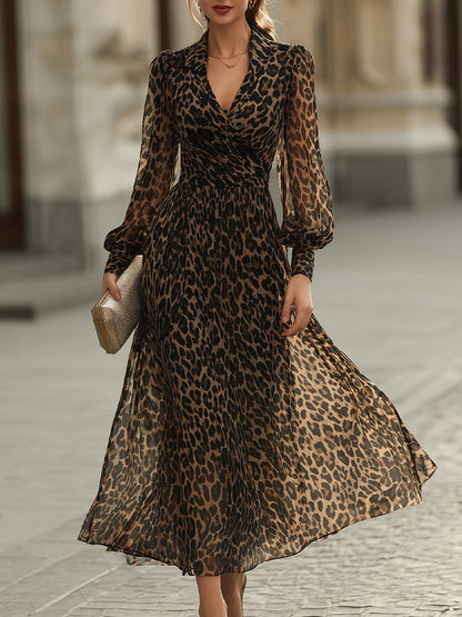 Vestido midi cruzado com padrão de leopardo Zafren