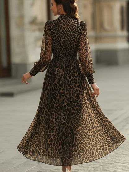 Vestido midi cruzado com padrão de leopardo Zafren