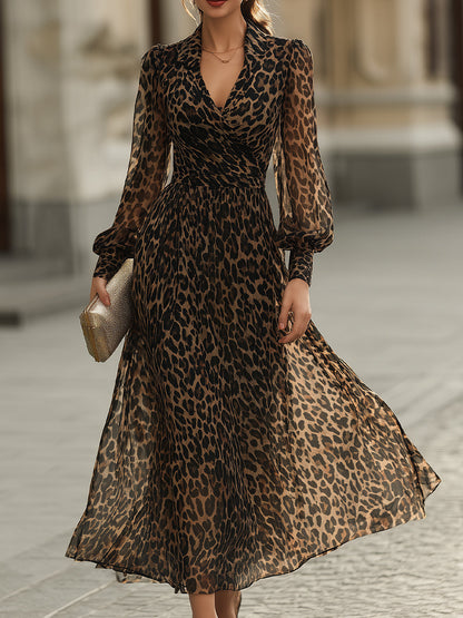 Vestido midi cruzado com padrão de leopardo Zafren