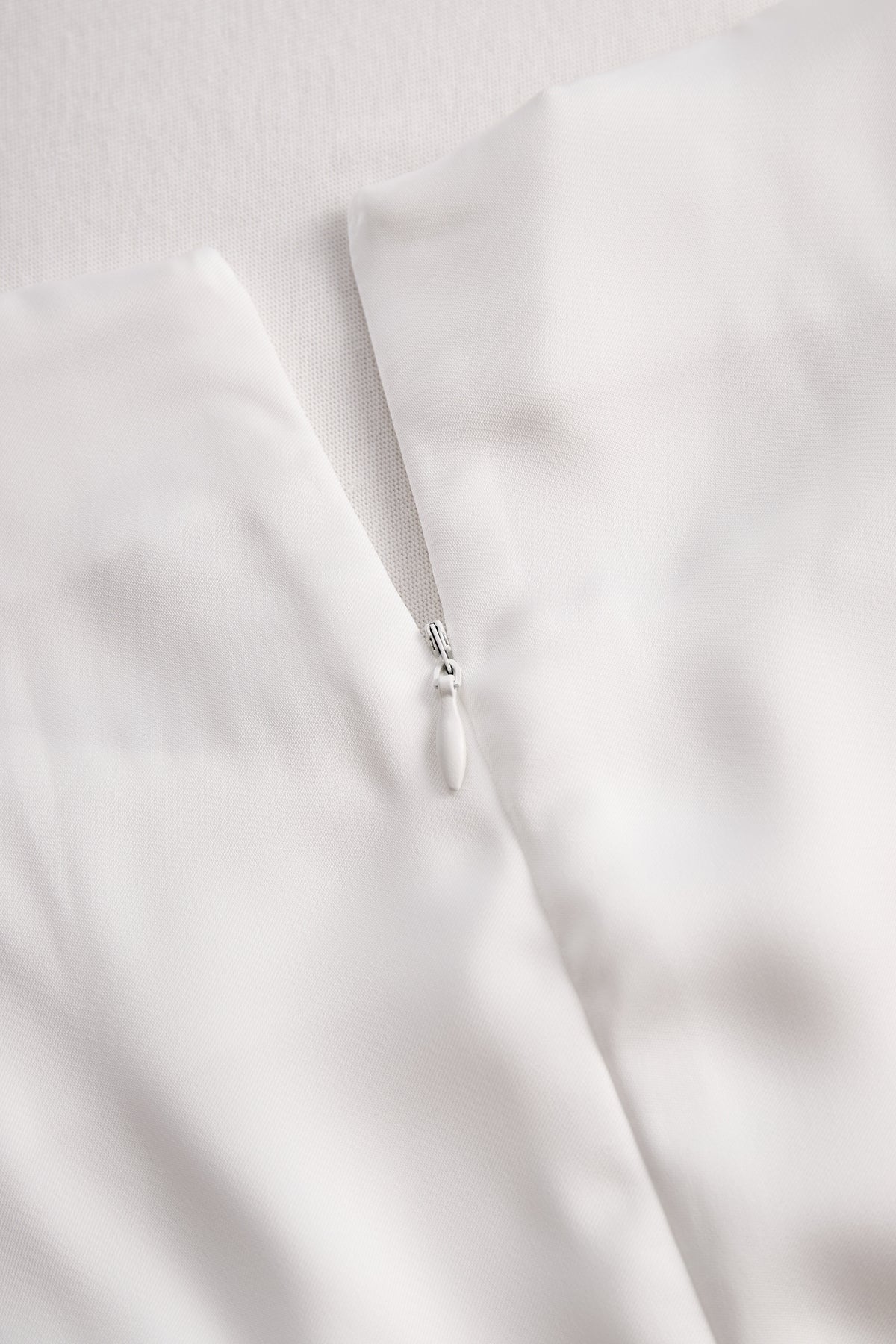 Zafren weißes asymmetrisches Drapé-Top mit Knöpfen