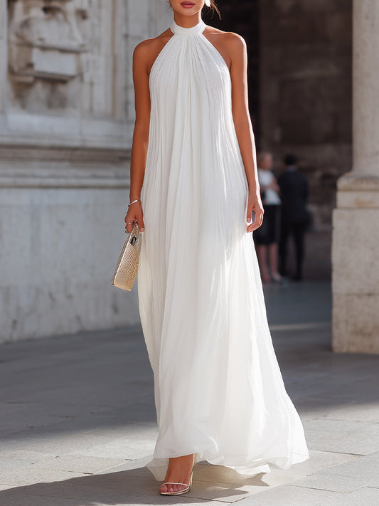 Vestido largo Zafren blanco plisado con cuello halter