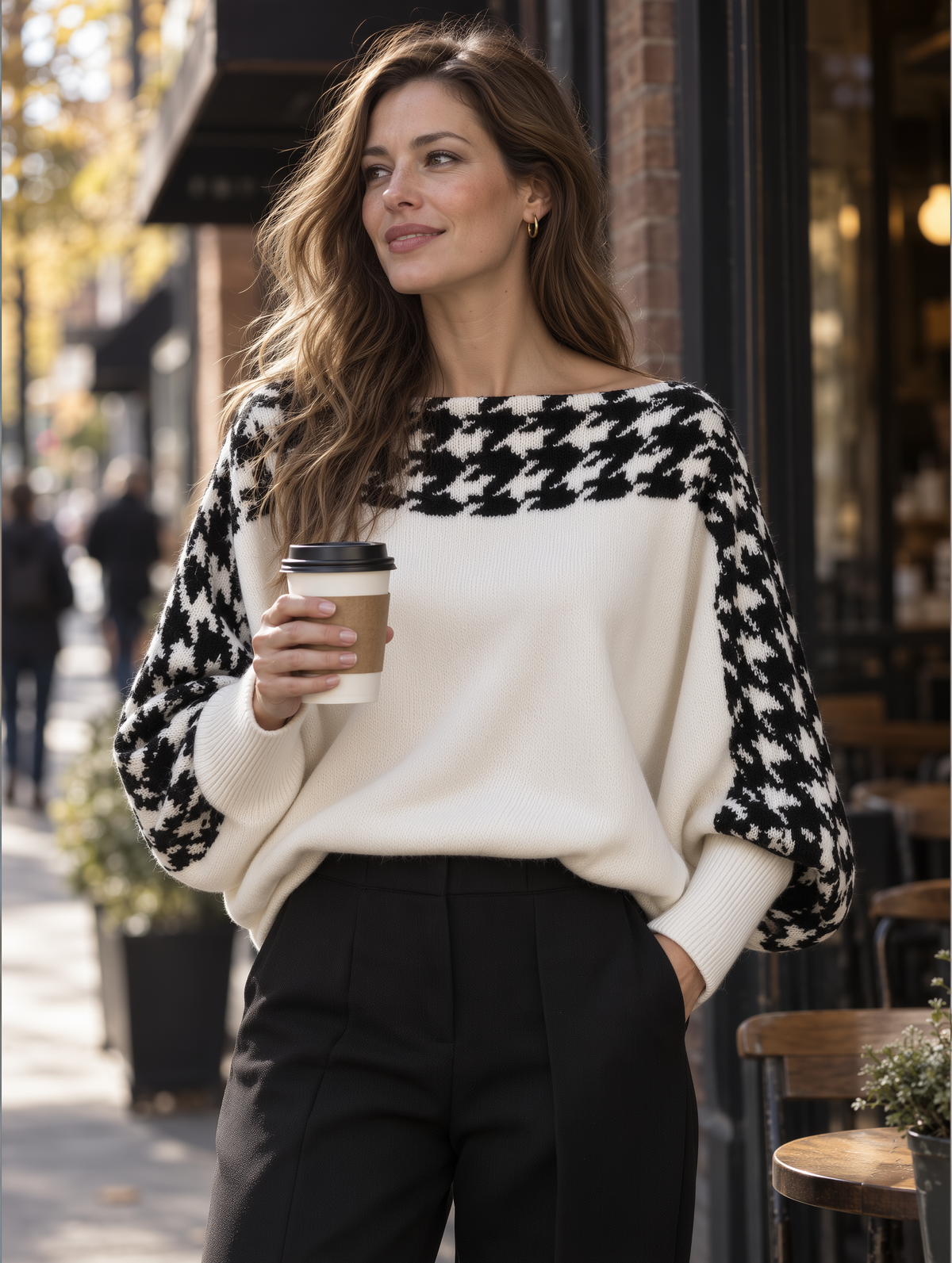 Pulover Zafren alb cu model picior de cocoș și mâneci fluture