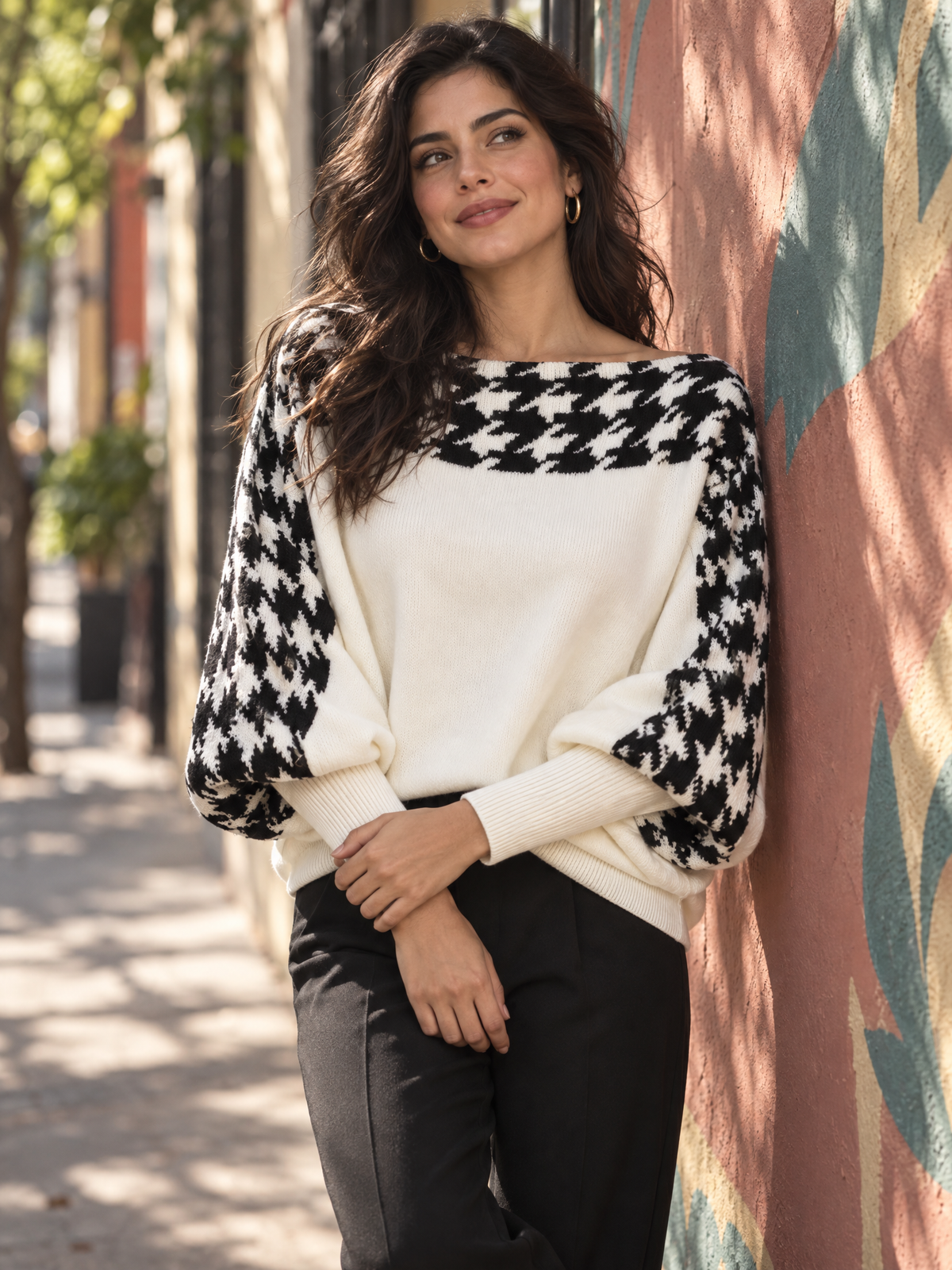 Pulover Zafren alb cu model picior de cocoș și mâneci fluture