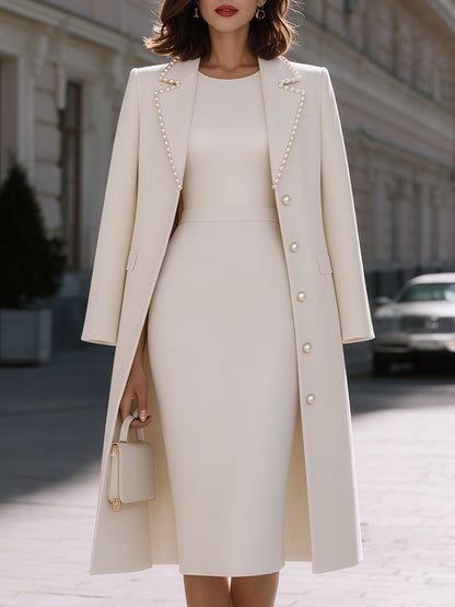 Conjunto Zafren blanco de vestido tipo abrigo con ribete de perlas