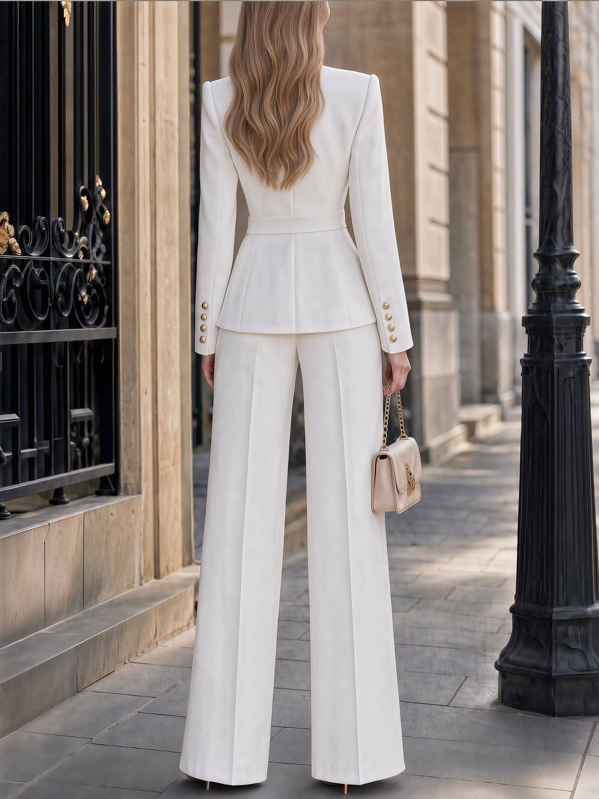Costum Zafren alb cu sacou peplum și pantaloni cu croială largă