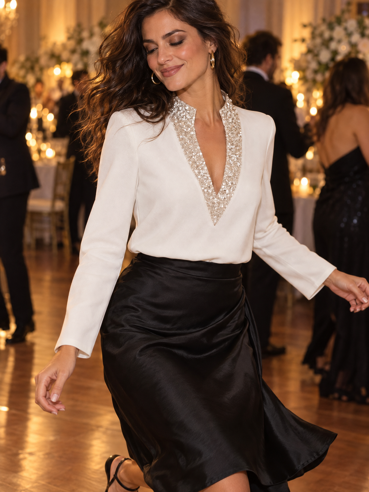 Camicia bianca Zafren con colletto di paillettes e scollo a V