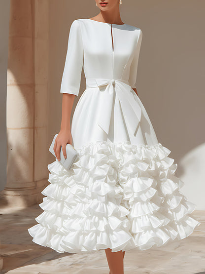 Vestido Zafren blanco con volantes escalonados en el bajo