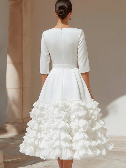 Vestido Zafren blanco con volantes escalonados en el bajo