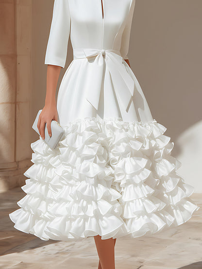 Vestido Zafren blanco con volantes escalonados en el bajo
